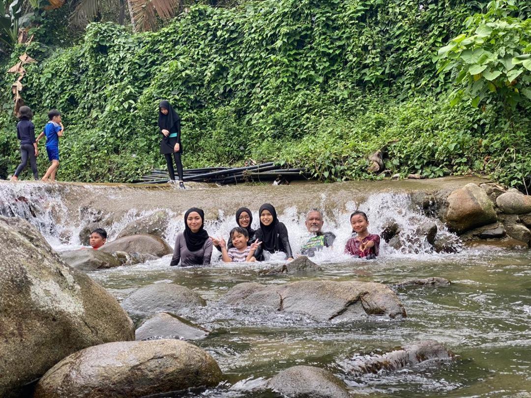 Lopoh Waterfront Budget Chalets Villa Hulu Langat Kültér fotó