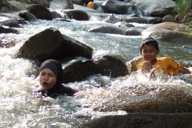 Lopoh Waterfront Budget Chalets Villa Hulu Langat Kültér fotó